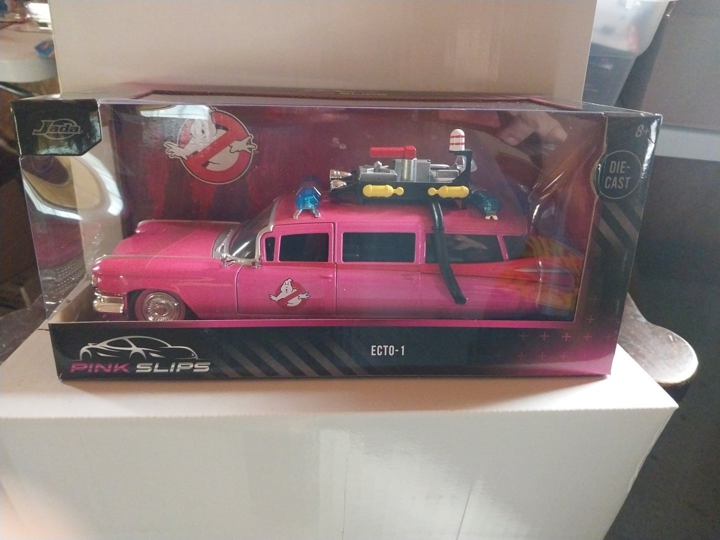 Jada Toys 35951 Slips 1 24 Ghostbusters Ecto-1 Die-Cast Car Play Vehicles (Pink)
