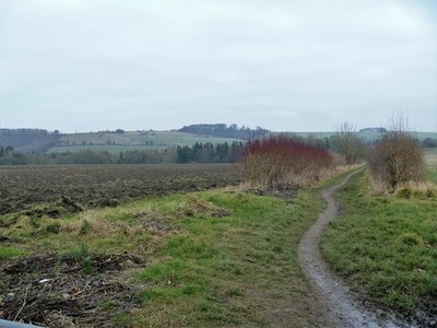 Foto 6x4 Richtung höherer Boden Geräte vom Roundway Park dieser Fußweg c2018