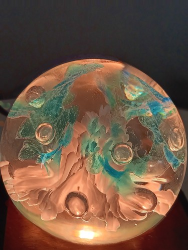 VTG Joe Rice Art Glass Paperweight W/ Wood Lighted Stand Blue White Flowers 1998 - Picture 8 of 18