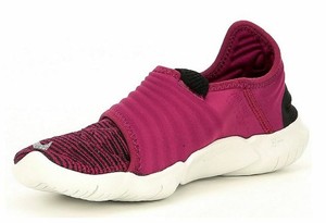 nike running free run flyknit trainers in berry