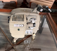 8mm Sekonic 8 Model 30C Projector & Leather Carrying Case Working 