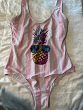 Damski różowo-biały strój kąpielowy w paski jednoczęściowy rozmiar med by Pat Pat