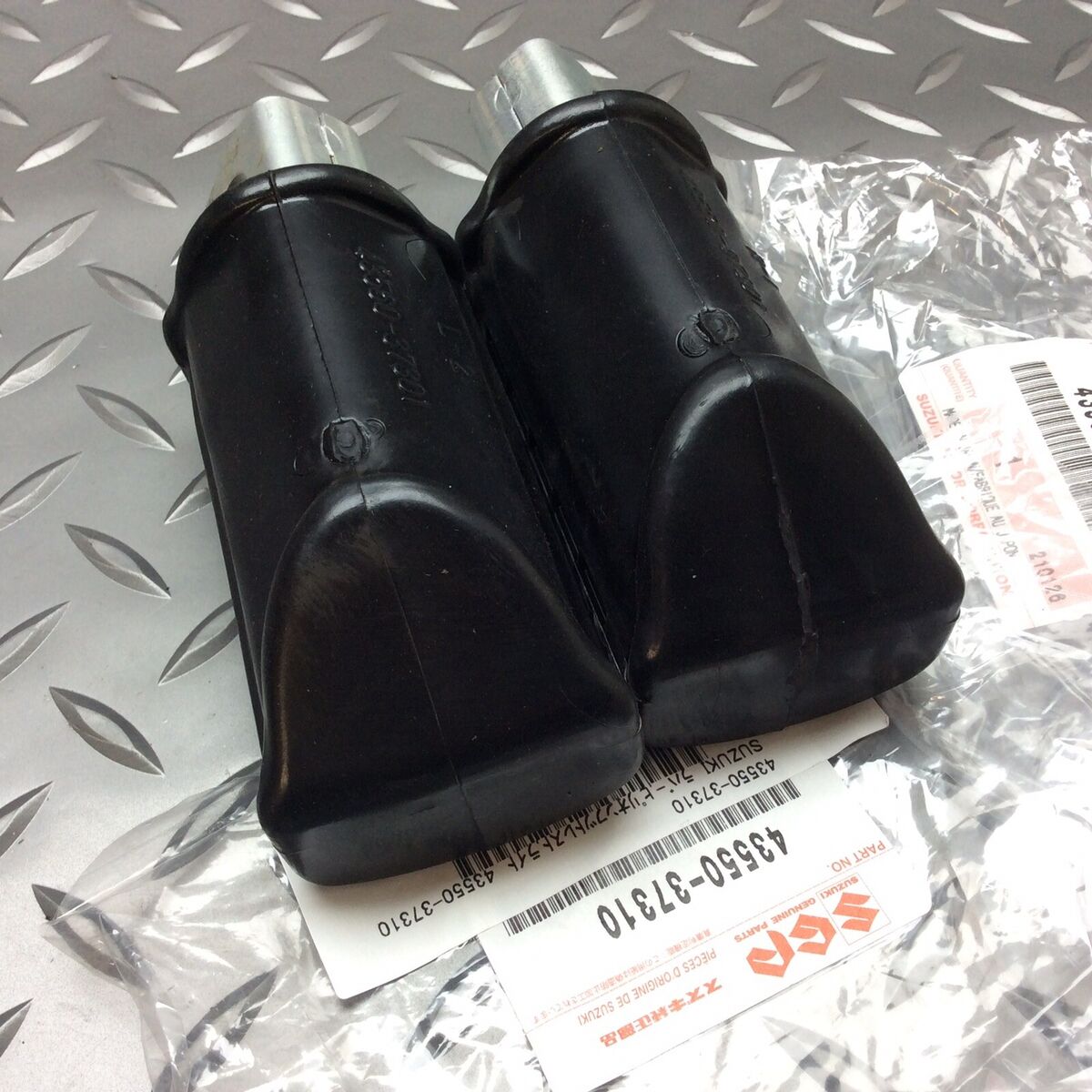 Suzuki GS1100 GS1000 S GS850 / Front Footpeg Footrest / Left Suzuki GS1100 GS1000 S GS850 / Front Footpeg Footrest / Left