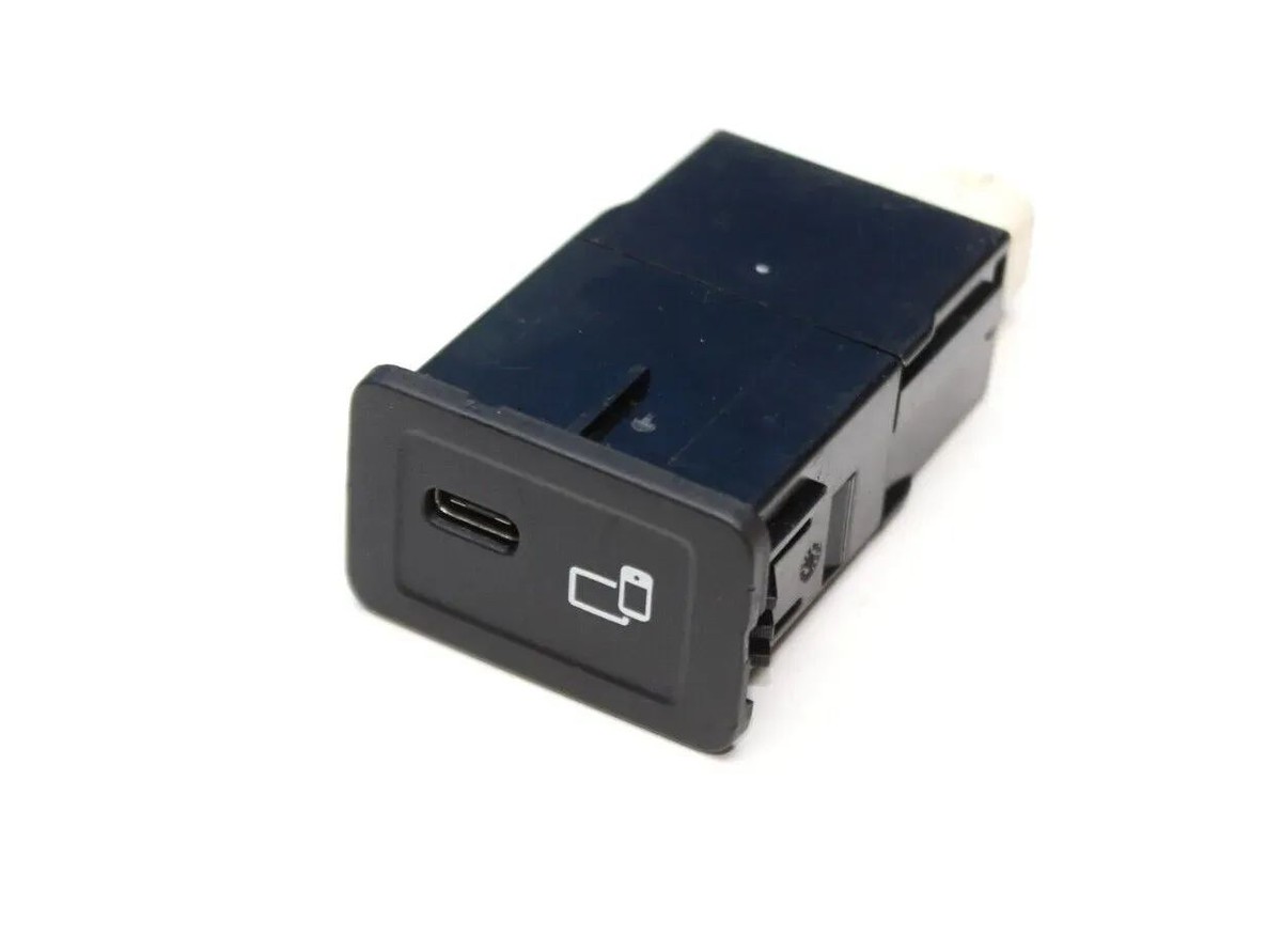 Mercedes Benz W177 Multimedia USB Port Anschluß Buchse A2478203802  