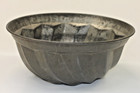 Vintage Tin Spiral Pattern Cake or Jello Mold. Kitchen Decor — photo 2