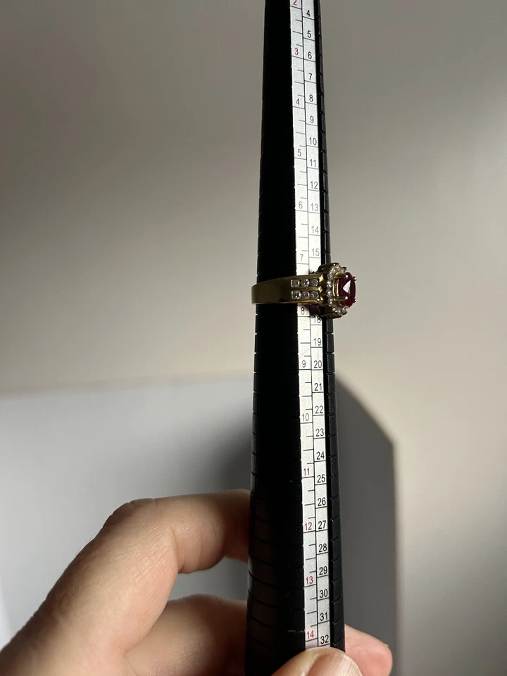 Solid 18k gold ruby diamond ring preowned size 8 Cocktail Classic - Image 3 of 4