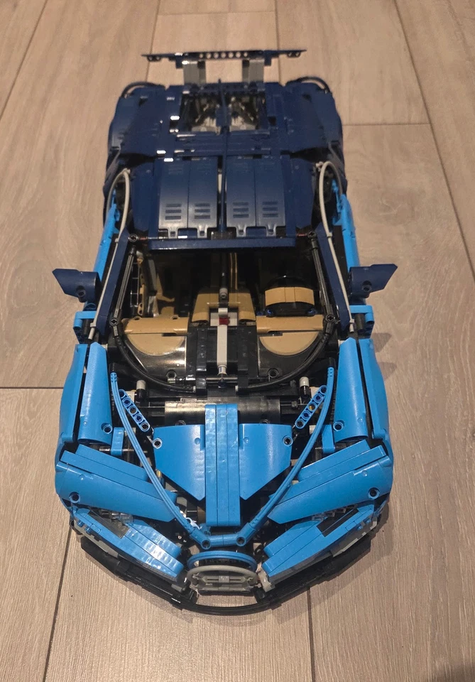 LEGO Technic 42083 Bugatti Chiron, photo 4 of 5