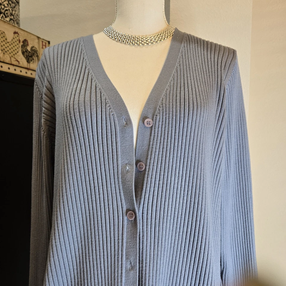 Lane Bryant Cardigan Sweater Women’s Size 22/28  V-Neck Button Up. 37 - Image 2 of 4