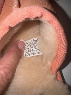 New Authentic UGG Little Kids Keegan Slide Slipper Peach Size 3 | eBay display picture 1