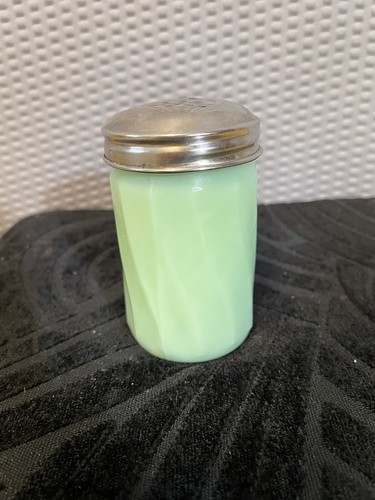 Vtg Green Milk Glass Pepper Shaker Swirl Design - Picture 6 of 6