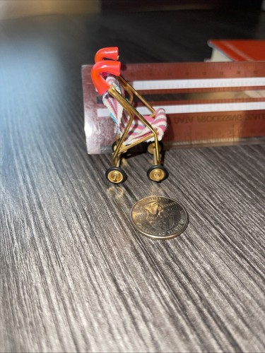 Miniatura para casa de muñecas de colección - Cochecito de bebé para muñeca pequeña - 1:12 - Imagen 3 de 6