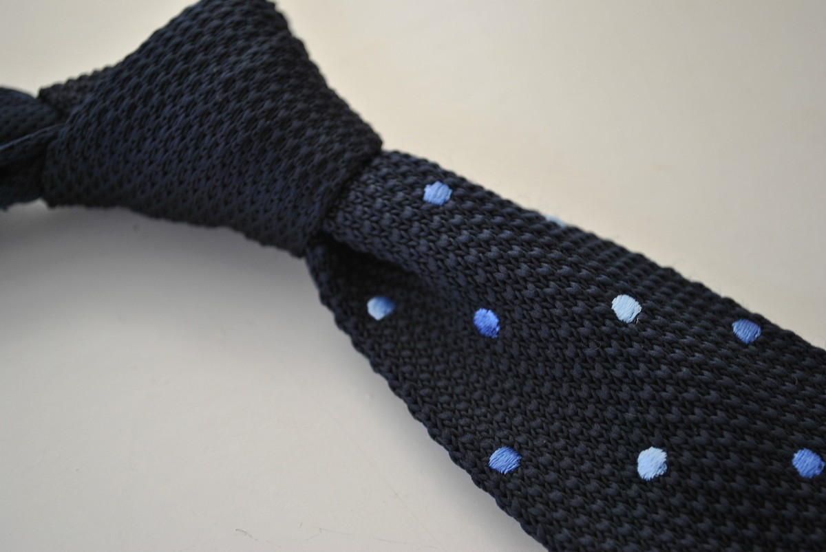 Cravatta Uomo In Seta Lavorata A Maglia Frederick Thomas | Blu Navy Scuro | Modello Magro Estremità A Punta