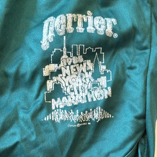 Pantaloncini Perrier Maratona di New York 1985 vintage indossati dai corridori grandi USA - Foto 12 di 12