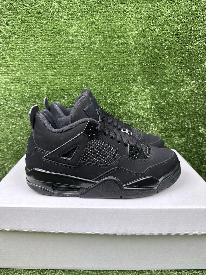 Talla 5.5 (GS) - Jordan 4 Retro 2020 Low Black Cat Foto 3 de 4