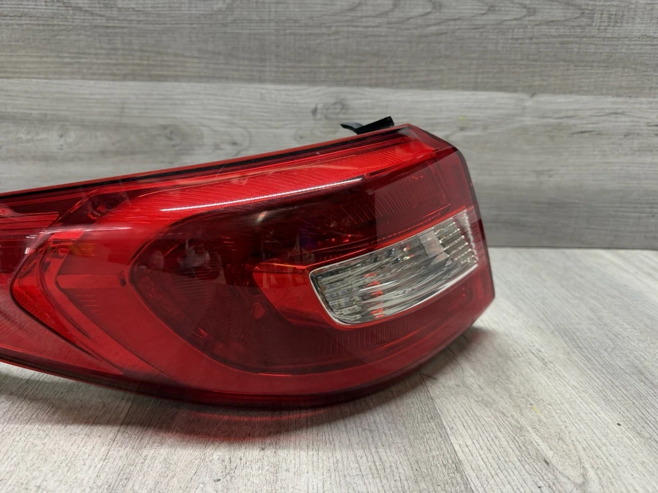 Luz trasera exterior halógena para conductor izquierdo Hyundai Sonata 2015-2017 base de lámpara OEM (1) Foto 3 de 4