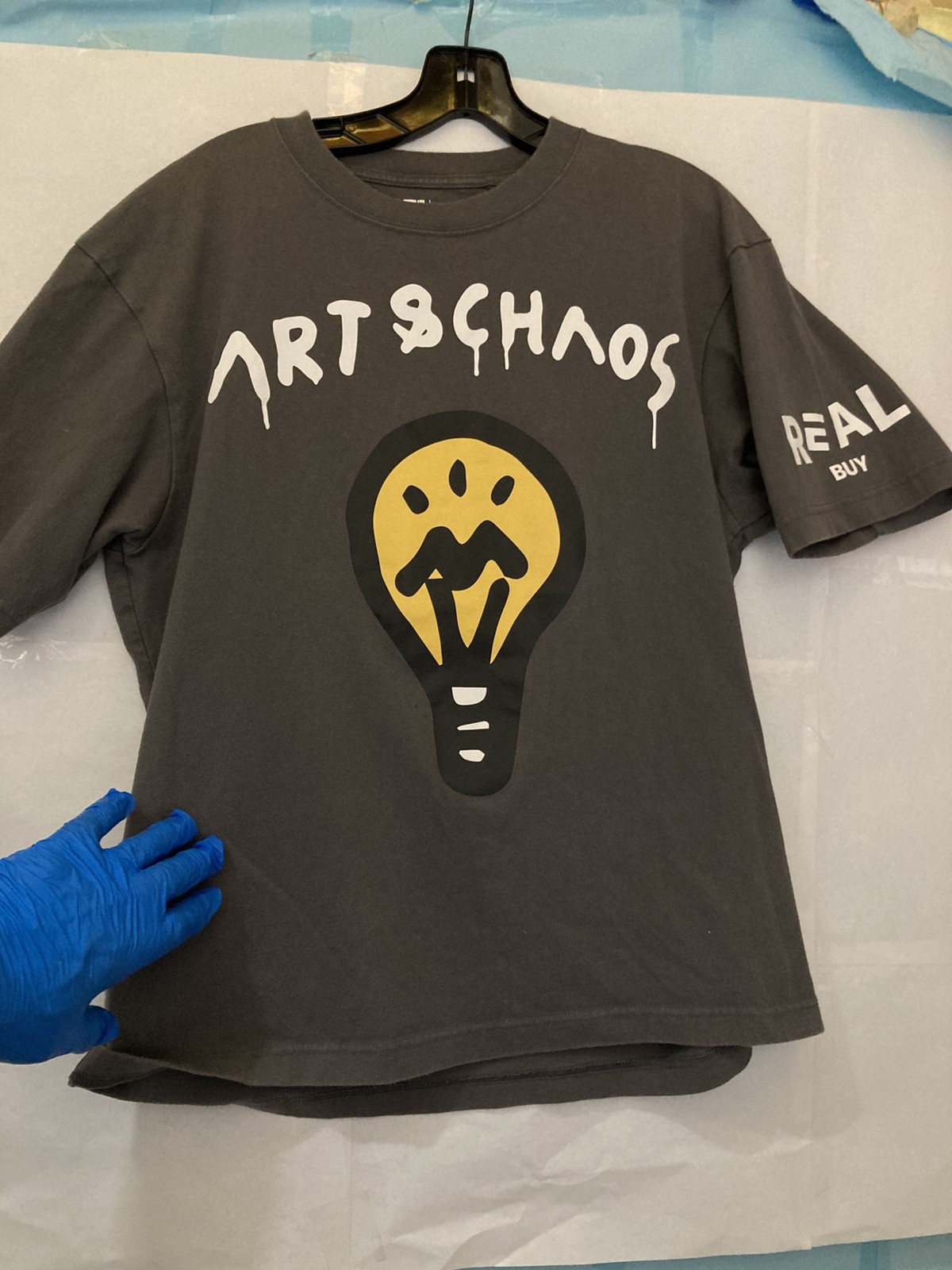 UNIQLO x TREVOR ANDREW Unisex T Shirt; MEDIUM; Gray; PreOwned & Excellent Cond