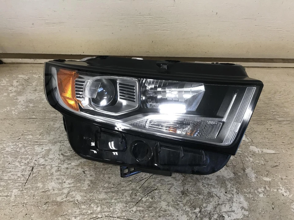 Conjunto de faros derechos usados se adapta a: Ford Edge 2017 halógeno SEL R. Grado derecho A Foto 3 de 4