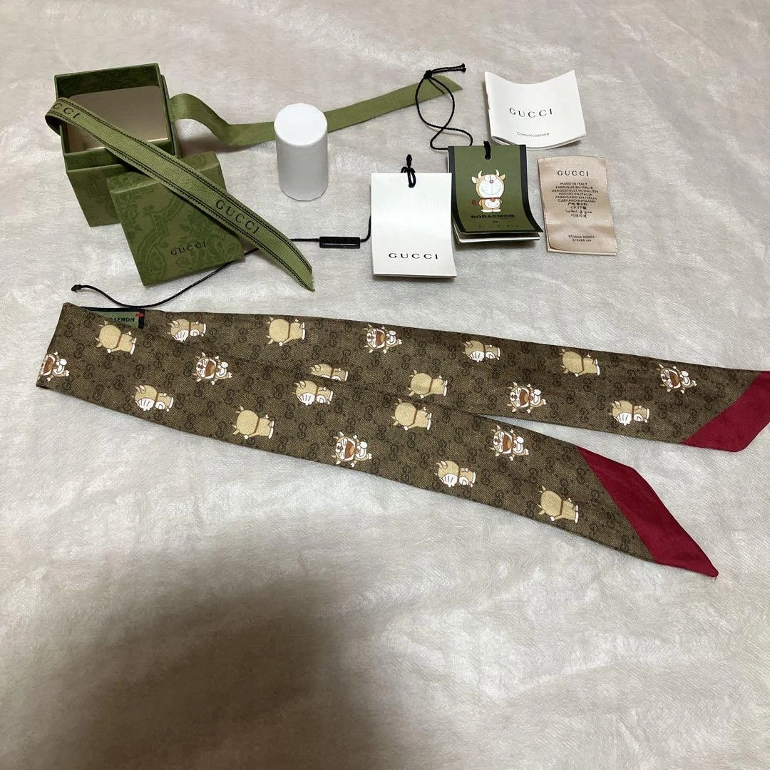 Foulard en soie GUCCI DORAEMON édition limitée 34,25 x 1,97 pouces beige ébène 2021