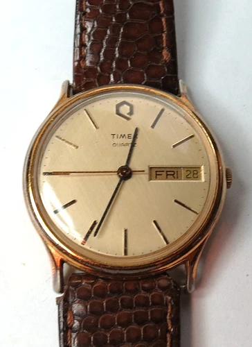 MEN'S Q TIMEX QUARTZ NEW BATTERY GOLD TONE WRISWATCH DAY/DATE GOOD CONDITION