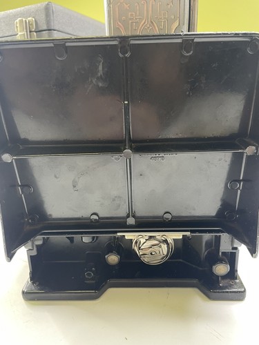 1939 Singer Featherweight 221 Sewing Machine with Case & Attachments AF173762 - Picture 18 of 24
