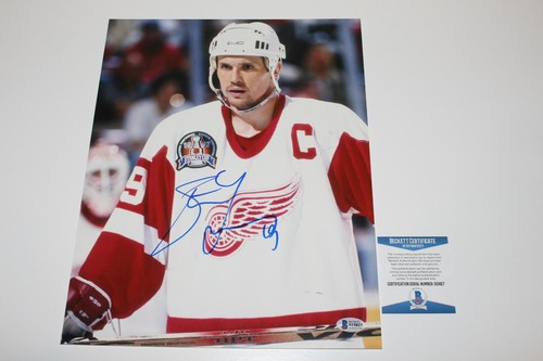 DETROIT RED WINGS STEVE YZERMAN SIGNED 1997 STANLEY CUP 11x14 PHOTO BECKETT COA - Picture 2 of 2