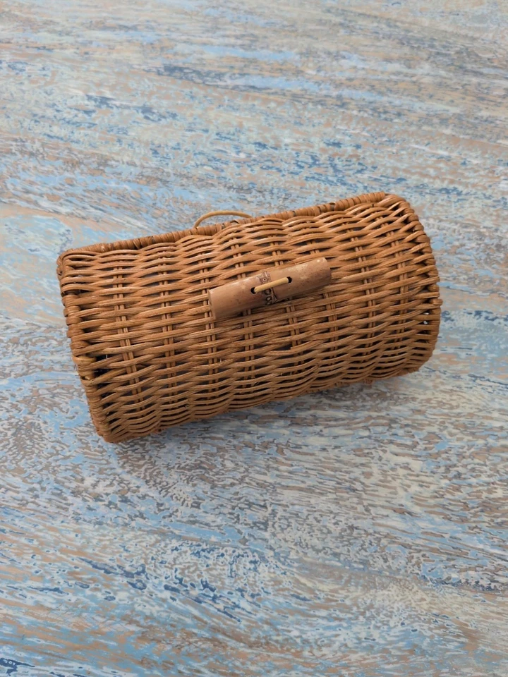 Estuche sin asas de mimbre Lilly Pulitzer azul Boca es un sailabration ratán Foto 2 de 3