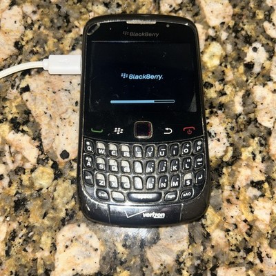 BlackBerry Verizon Curve Smartphone Black Camera - It Turns On When Plugged In.