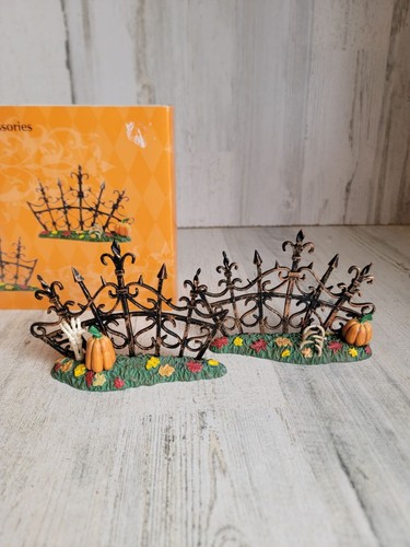 DEPT 56 810642 NEU Gothic Tor Zaun Abschnitte Halloween Dorf Zubehör