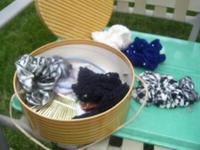 VINTAGE LOT 9 SCRUNCHIES PONY TAIL HOLDERS 8 BARRETTES FANCY NICE BOX