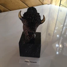 BUFFALO SCULPTURE BY LEGENDS, PLEASE READ ITEM DESCRIPTION FOR DETAILS