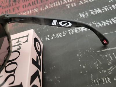 ✅️ Oakley x Jeff Staple STPL Frogskins XXV Panda Matte Black