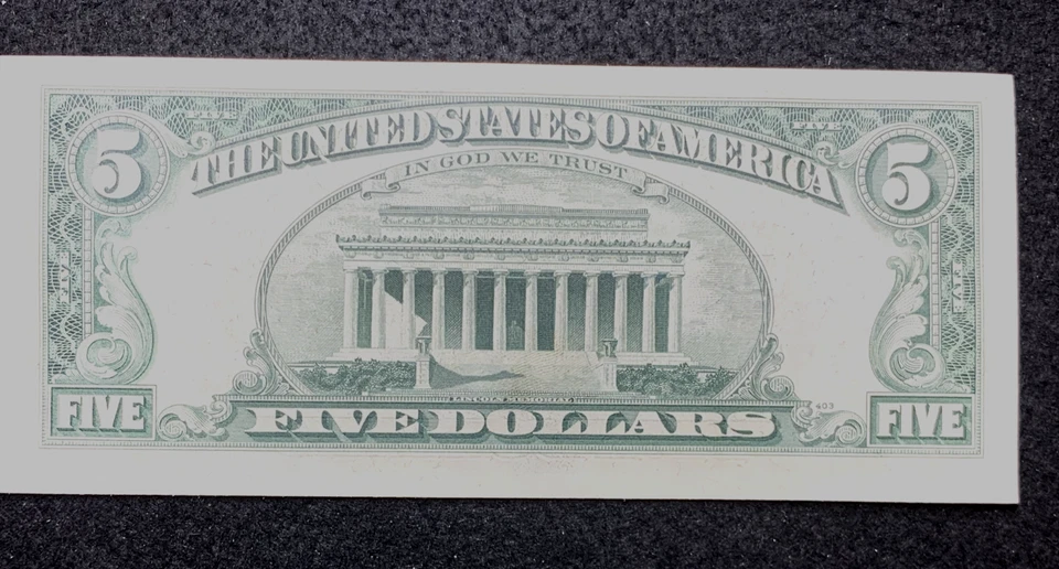 1977 Five Dollar $5.00 Bill Crisp w Alignment Error S/N L40902707A Estate Find - Image 2 of 4