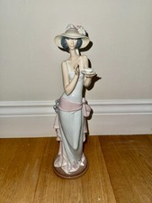 LLADRO TEA TIME RETIRED FIGURINE/ORNAMENT NUMBER 5470