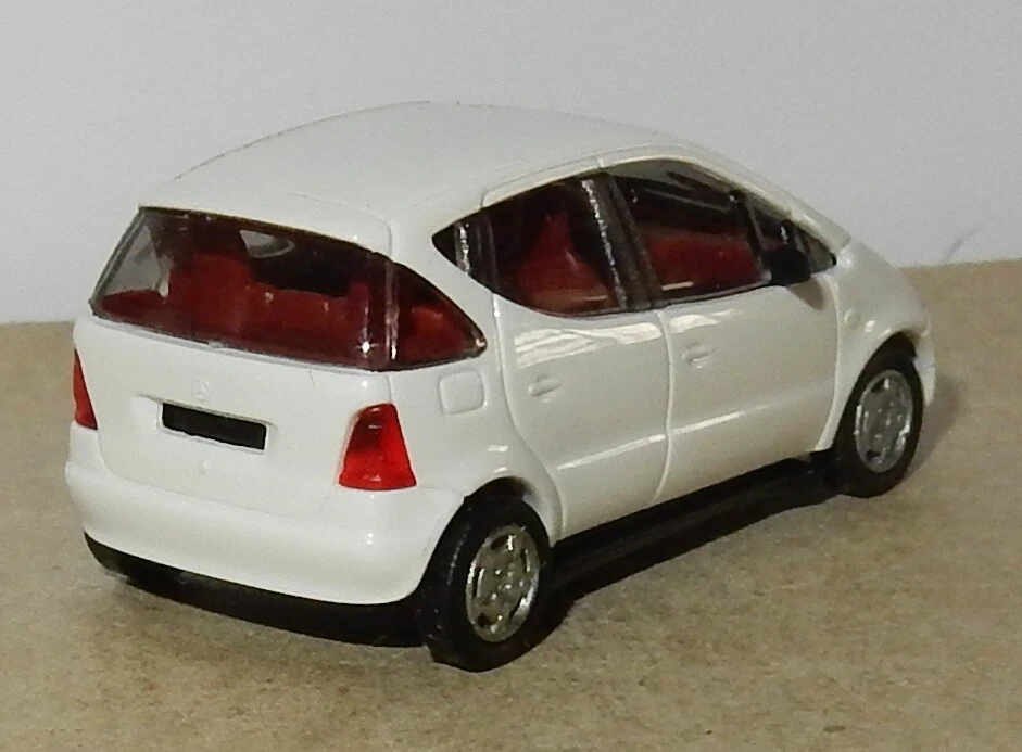 Micro Busch HO 1/87 Mercedes-Benz A-Klasse Bianca #48600 - Immagine 2 di 3