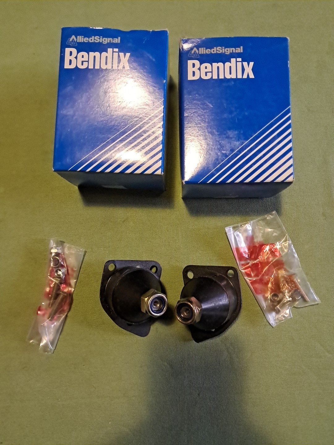 Rotules inférieures Renault 4L pour supprimer le jeu dans le train avant 79-82