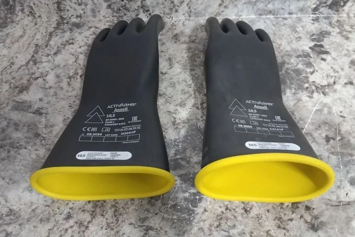 Activarmr RIG114YBSC Size 10-1/2 14 In Glove L Electrical Insulating Gloves (BW)