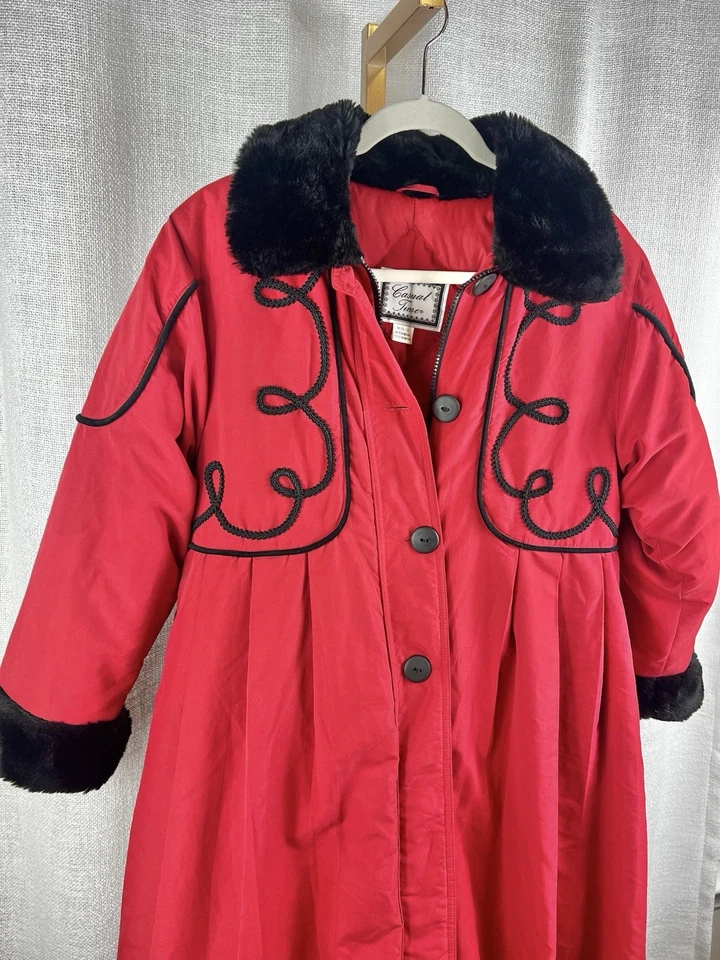 ¿Navidad vintage? Abrigo con detalle bordado Foto 2 de 4