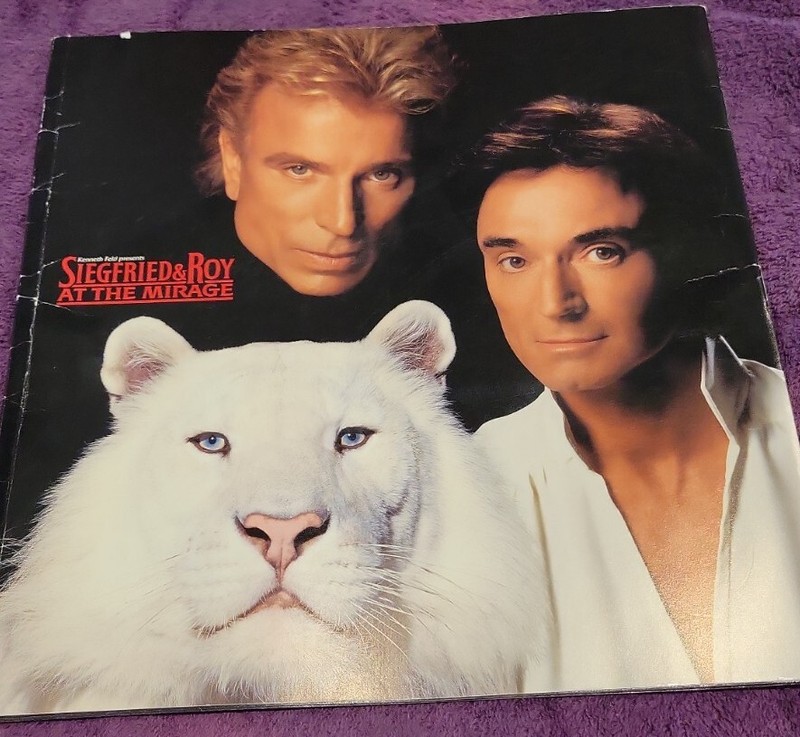 SIEGFRIED & ROY AT THE MIRAGE SOUVENIR PROGRAM