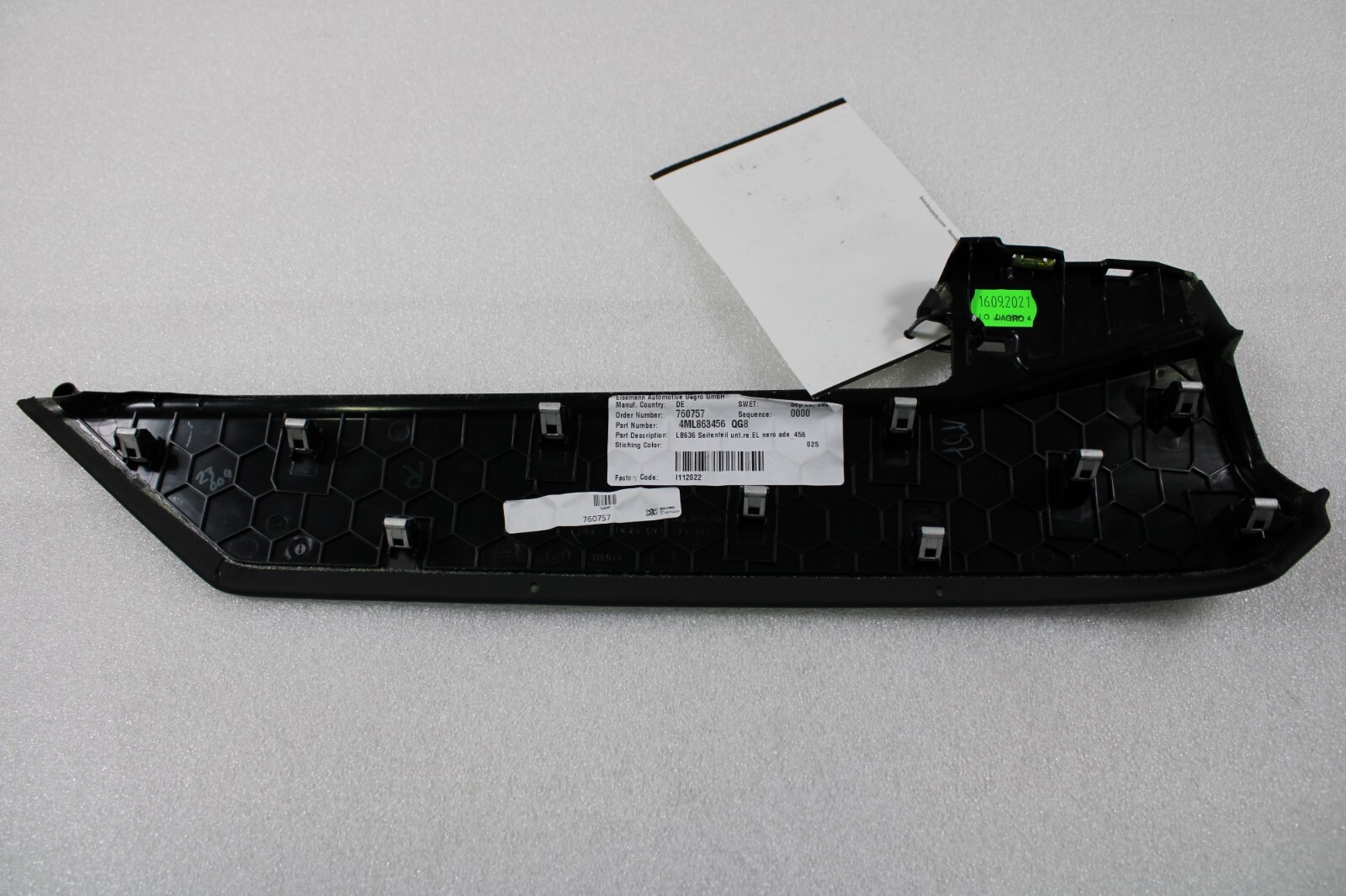 Lamborghini Urus, RH, Right, Rear Side Trim, Used, P/N 4ML863456