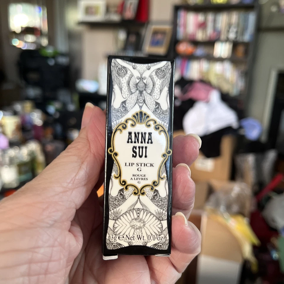Lápiz labial Anna Sui G. Shade 650 3G.  ¡Nuevo en caja! Foto 3 de 4