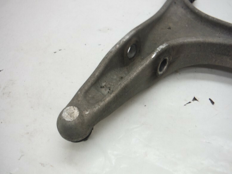 MASERATI PASSENGER RIGHT CONTROL ARM 06700071790