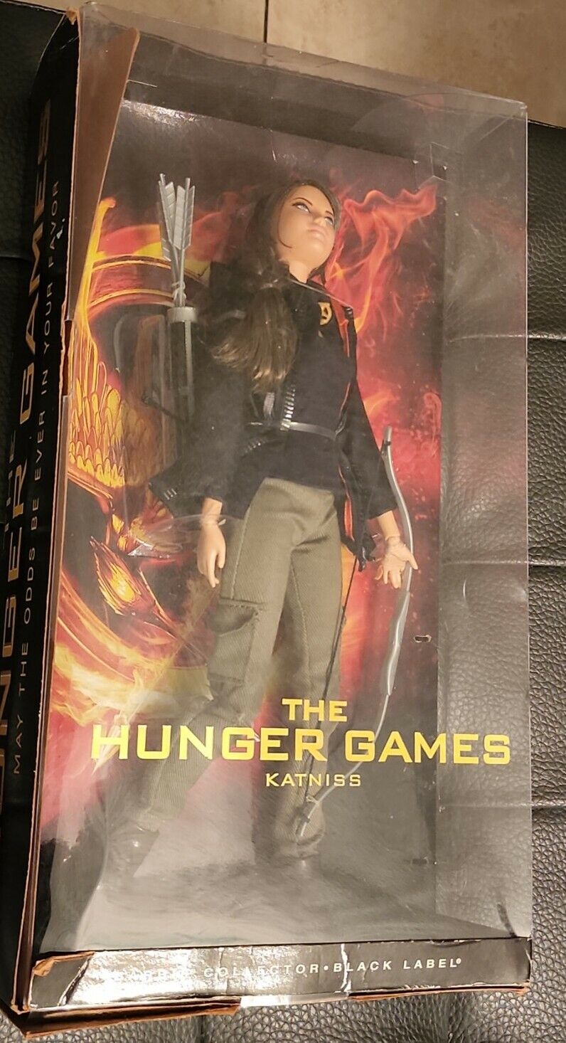 Barbie Collector Edition The Hunger Games Katniss Everdeen ( Jennifer  Lawrence ) - Arte em Miniaturas