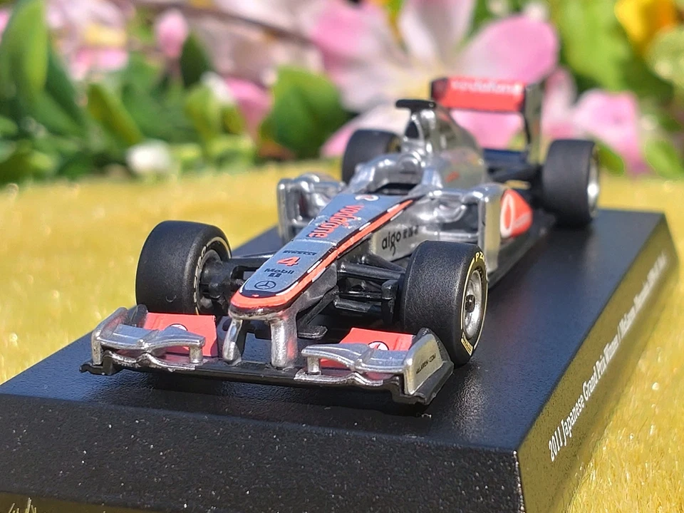 McLaren Mercedes / MP4-26 / Nº4 J.Button / Ganador 2011 / Diecast 1/64 / Kyosho Foto 3 de 4