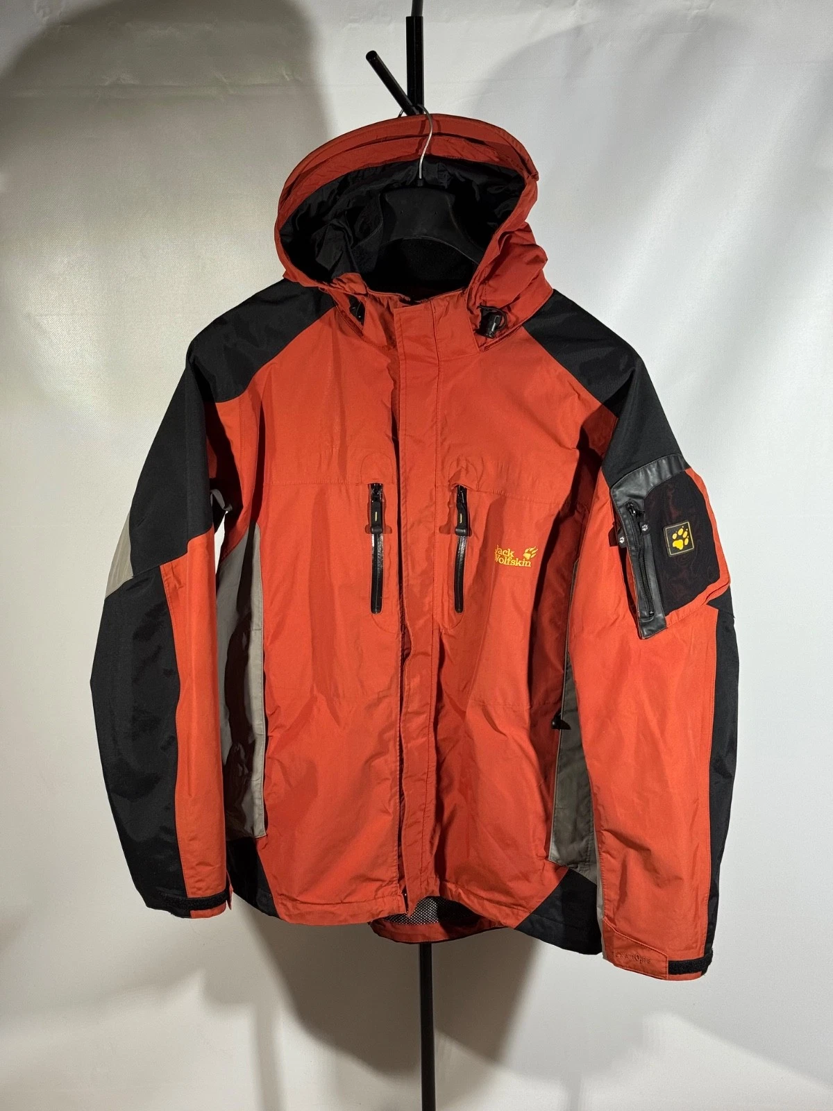vintage storm outdoor jacket Jack Wolfskin Gore-Tex membrana waterproof size L
Opens in a new window