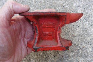 Vintage Premier Japan Made Miniature Jewelers Red Cast Iron Anvil Weighs 1 lb