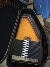 Vintage ChromaHarp Chord Autoharp Cherry Sunburst in Case 855