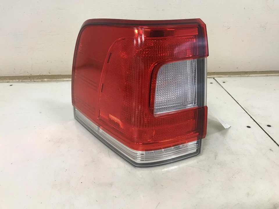 Conjunto de luz trasera izquierda usado se adapta a: Lincoln Navigator 2016 cuarto montado en panel Foto 3 de 4