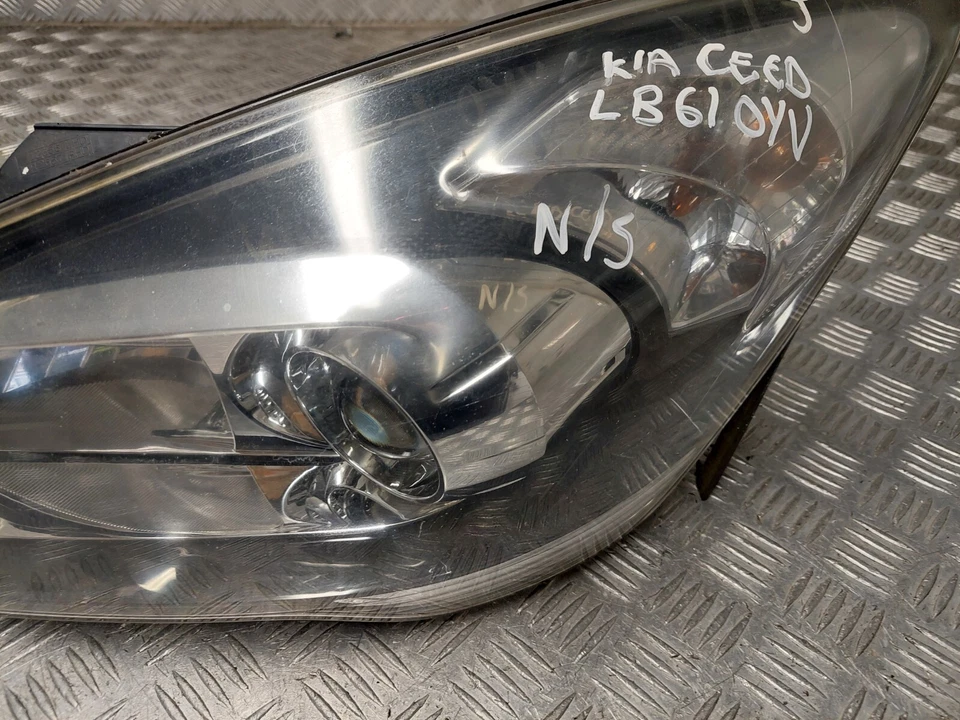 Kia Ceed 3 CRDI 2011 N/S headlight passenger left hand side headlamp - Image 4 of 4