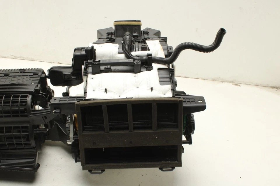 2023-2025 Kia Sportage Hybrid EX 1.6L HVAC Heater Blower Housing Box 97205-CH010 - Image 3 of 4