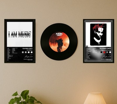 Set Zwei Bilder Und Vinyl Playboi Karten 